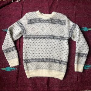 Elegant Cream and Gray Patterned Crewneck Sweater